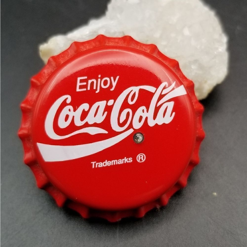 Vintage coca cola bottle cap pin collectible collectors item. BR116